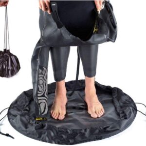 Allecto plus - Draagbare wetsuit aankleedmat voor strand en surfen met droogtas - Waterdichte mat met schouderriem - Ideaal voor watersport en zwemmen buitenshuis