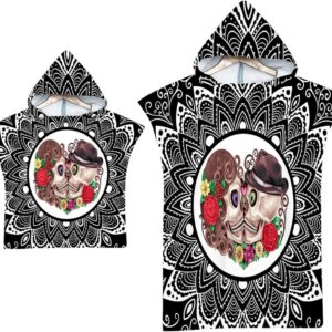 Poncho Handdoek - Badjas met capuchon - Omkleden Strand - Sneldrogend microvezel - Volwassen maat 74x110 - Schedelprint